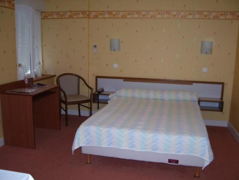 Hotel De L'Agriculture Decize Szoba fotó