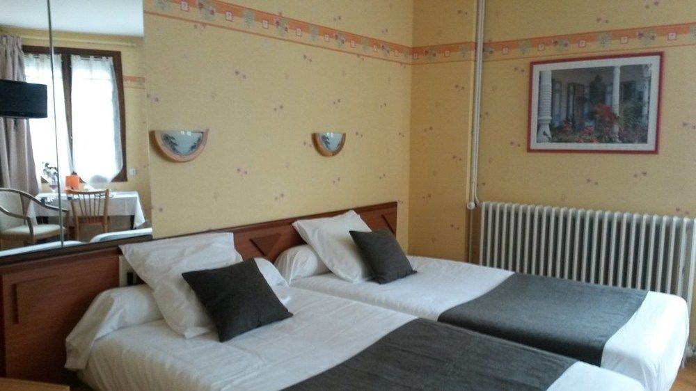 Hotel De L'Agriculture Decize Kültér fotó