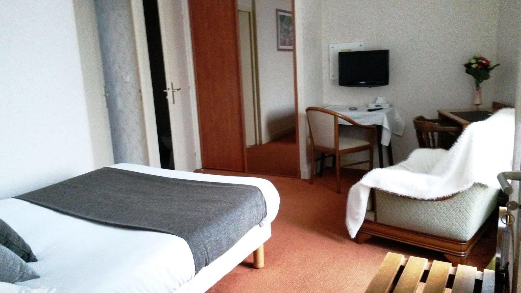 Hotel De L'Agriculture Decize Kültér fotó